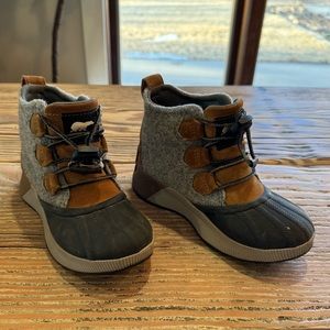 Girls Sorel Out N About Waterproof Boots Size 1